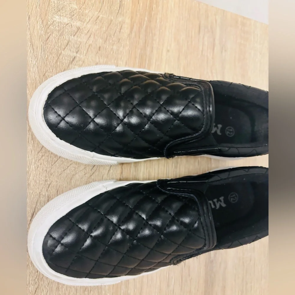 Mudd Kids Slip On Sneakers Black Faux Leather Shoes